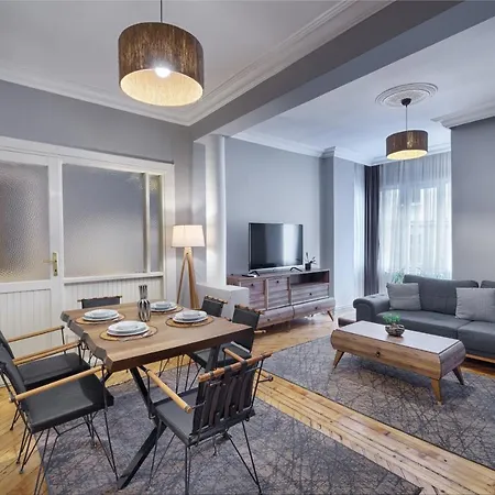 Apartment Marvelous 4 Bedroom / Perfect Location *