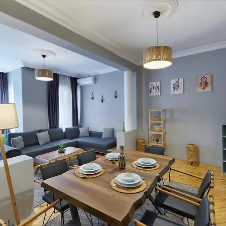 Apartment Marvelous 4 Bedroom / Perfect Location *