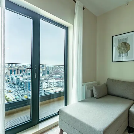 Lux Furnished Modern Apartment *