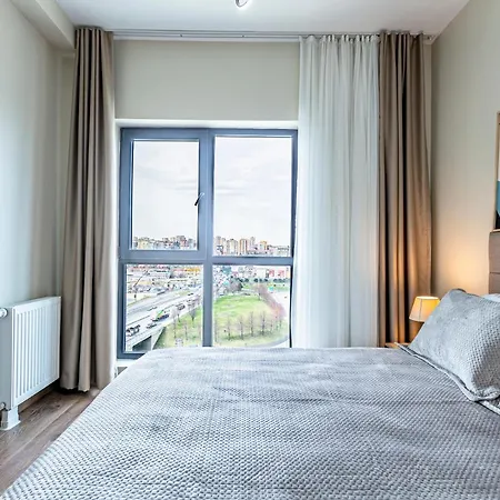 212 Outlet Karsisinda Lux N7 * Istanbul