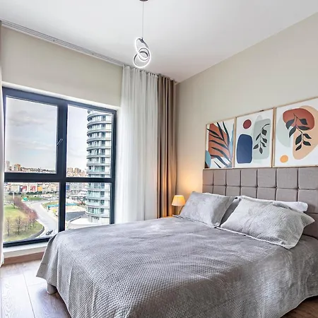 212 Outlet Karsisinda Lux N7 Istanbul