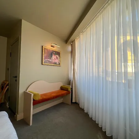 Hotel By Kinyas *