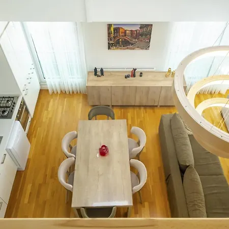 Chic Flat Near Public Transportation In Goztepe