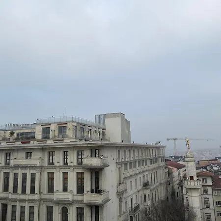 Li Pera Istanbul