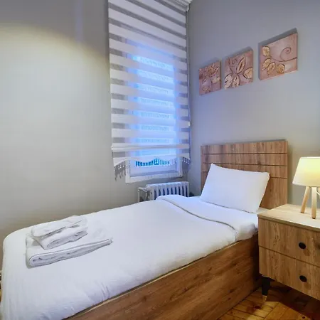 Marvelous 4 Bedroom / Perfect Location Apartment *