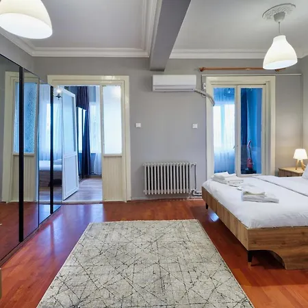 Marvelous 4 Bedroom / Perfect Location Apartment