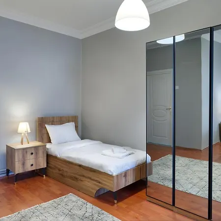 Apartment Marvelous 4 Bedroom / Perfect Location *