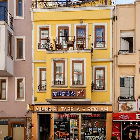 Apartament Pi & *