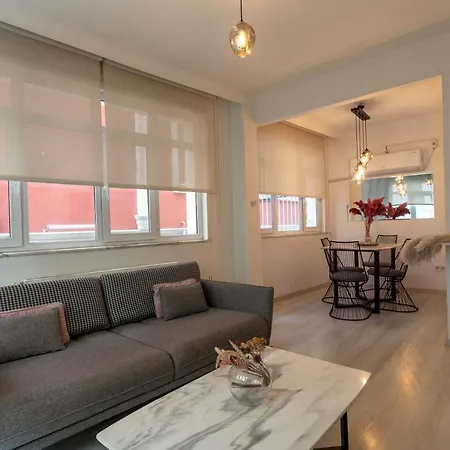 Lovely Ezgi's In Nisantasi Apartment *