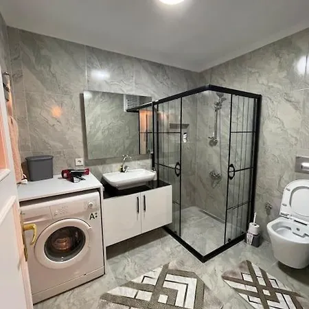 Appartement Merkezi Cift Terasli Ev Istanboel