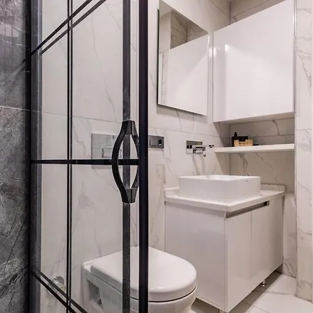 Central And Modernly Furnished Flat In Sisli