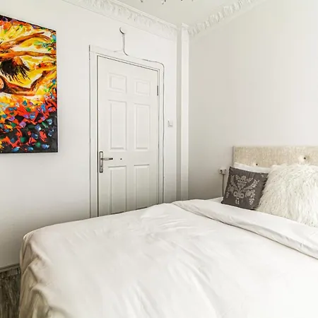 Apartment Lovely Flat In Cihangir Near Public Transportation