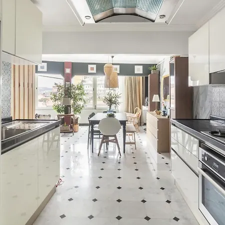 Dreamy Flat With Bosphorus View In Rumeli Hisari