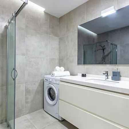 Apartment Outlet Karsisinda Harika Bir Daire Tn3 *