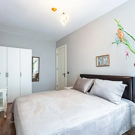Apartment Outlet Karsisinda Harika Bir Daire Tn3 *