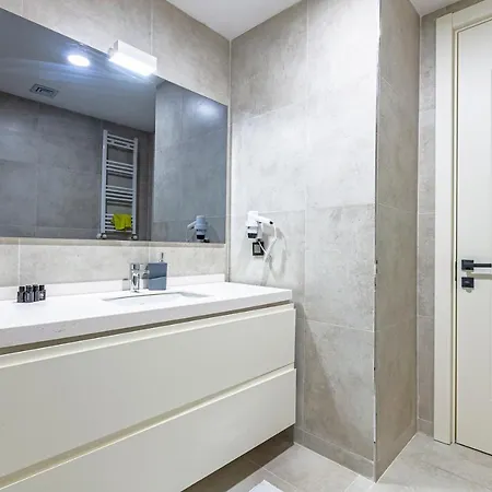 Outlet Karsisinda Harika Bir Daire Tn3 Istanbul