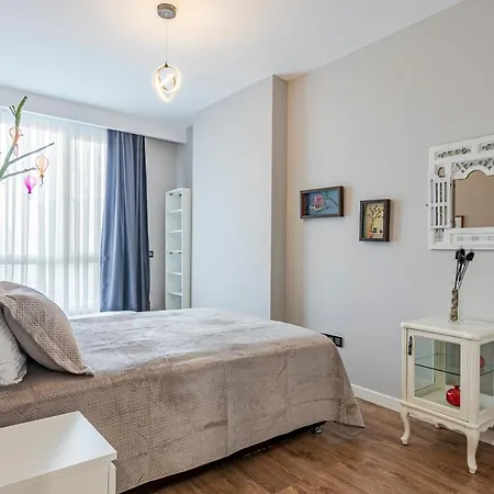 Apartment Outlet Karsisinda Harika Bir Daire Tn3 *