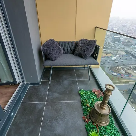 Outlet Karsisinda Harika Bir Daire Tn3 Appartement Istambul