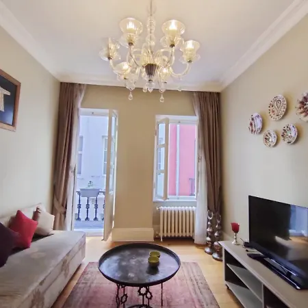 Balkon Apartment *