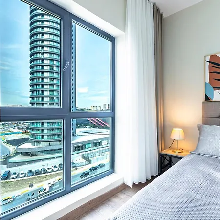 212 Outlet Karsisinda Lux N7 * Istanbul
