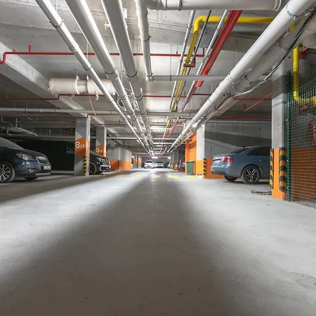 212 Outlet Karsisinda Lux N7 * Istambul