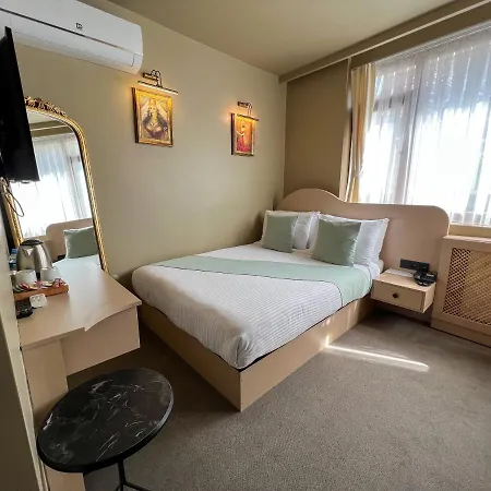 Hotel By Kinyas *