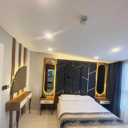 Crowned Hotel Istanbul