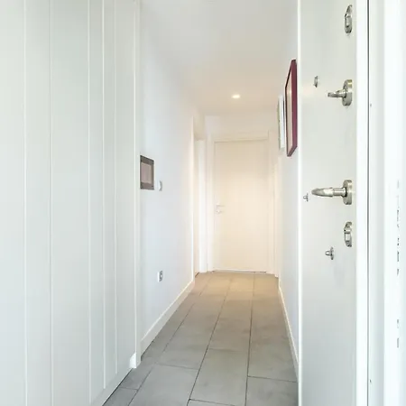 Chic Flat Near Public Transportation In Goztepe شقة اسطنبول