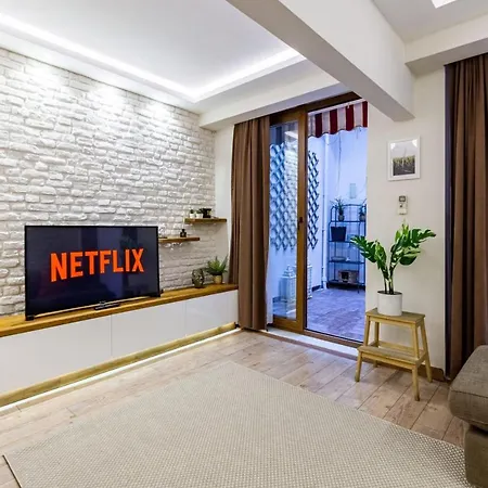 Excellent Flat With A Lovely Backyard In Nisantasi Apartment *