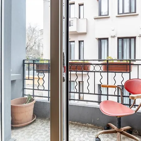 Flat With Balcony And Bosphorus View In Beyoglu Istanbul