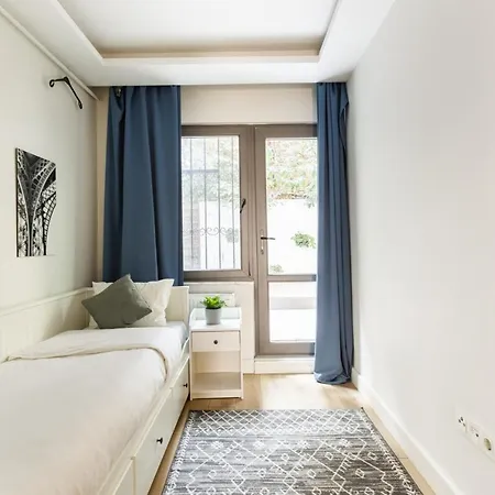 Chic, Cozy With Garden In Besiktas Apartment Istanbul