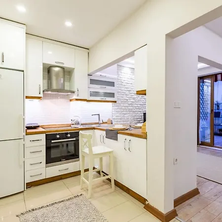 Excellent Flat With A Lovely Backyard In Nisantasi Apartment