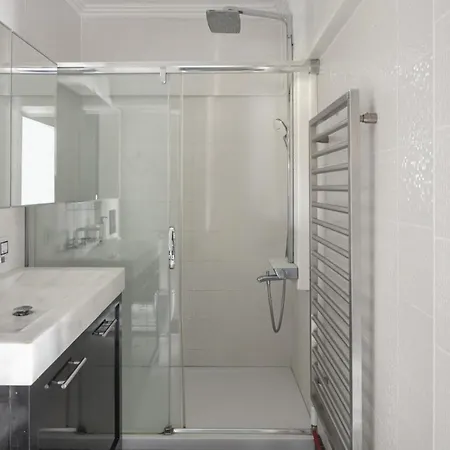 Dreamy Flat With Bosphorus View In Rumeli Hisari Apartment *
