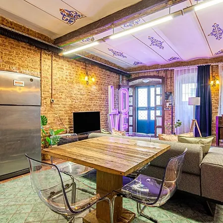 Centrally Located Historical Flat In Beyoglu Daire