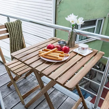 Splendid Flat With Excellent Location In Beyoglu Apartment