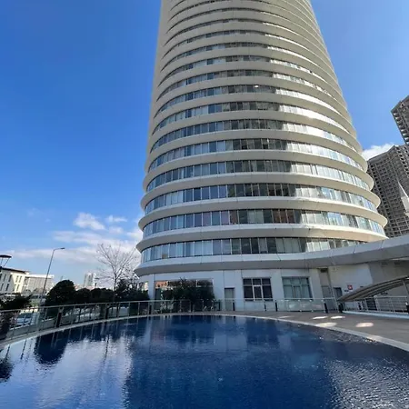 Luxury With Pool In The Center Of Apartment