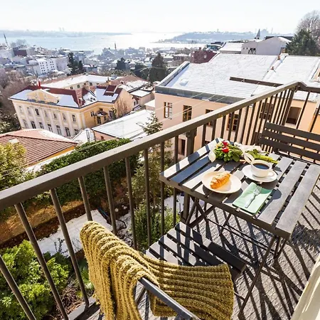 Enchanting Flat In Beyoglu With Bosphorus View