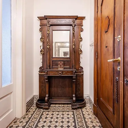 Apartment Flat With Balcony And Bosphorus View In Beyoglu *