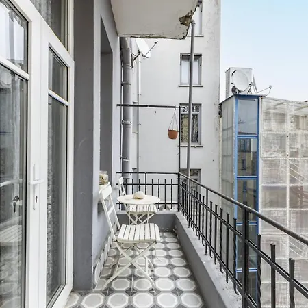Flat With Balcony And Bosphorus View In Beyoglu Apartment Istanbul
