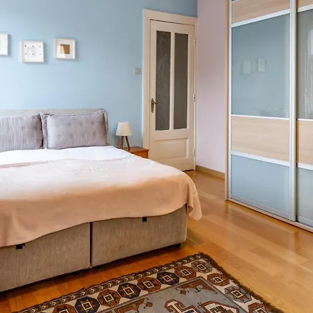 Flat With Balcony And Bosphorus View In Beyoglu Apartment Istanbul