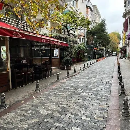 Apartment House In The Center Of Kadikoy *