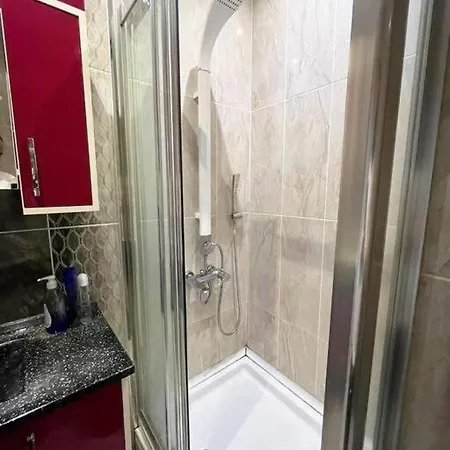 Apartment House In The Center Of Kadikoy Istanbul