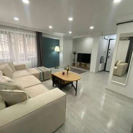 Renovated 2br Near Metro * Istanbul