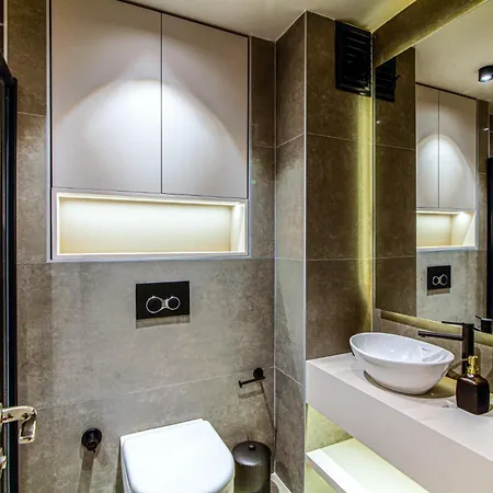 Chic And Convenient Flat In Central Besiktas