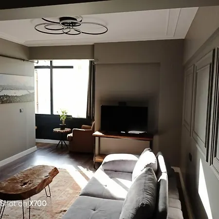 Apartment Taksim Meydana Komsu Cihangir De Genis 1+1