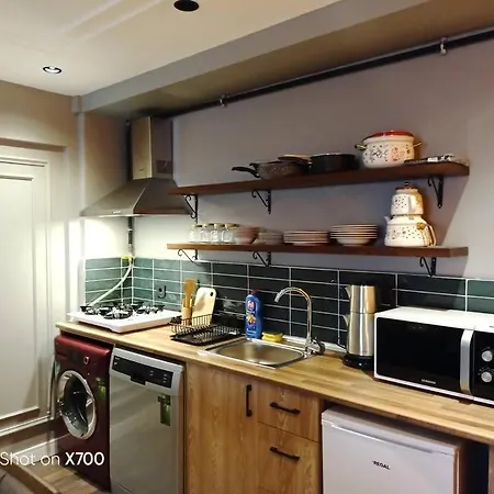 Taksim Meydana Komsu Cihangir De Genis 1+1 * Istanbul