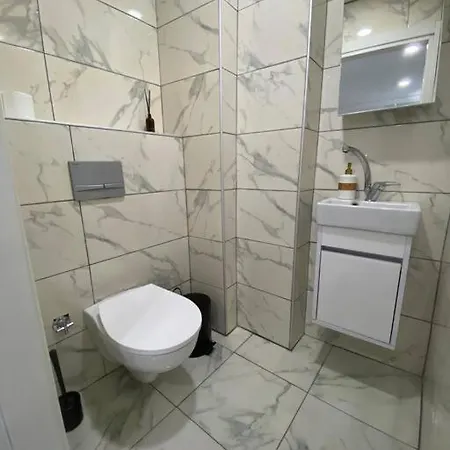 Apartment Renovated 2br Near Metro *