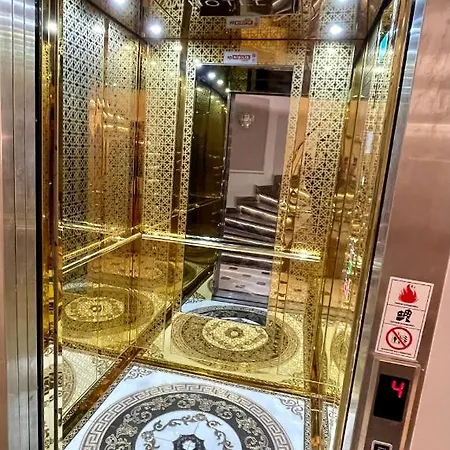 Hotel Crowned 3*