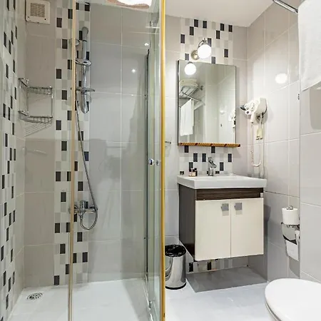 Elasophia מלון 2*