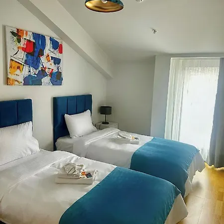 The Y Apartahotel